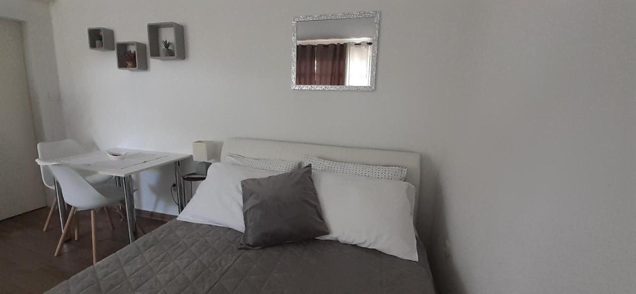 Studio Bianca - Studio With Terrace Near The Sea Sukošan Екстериор снимка